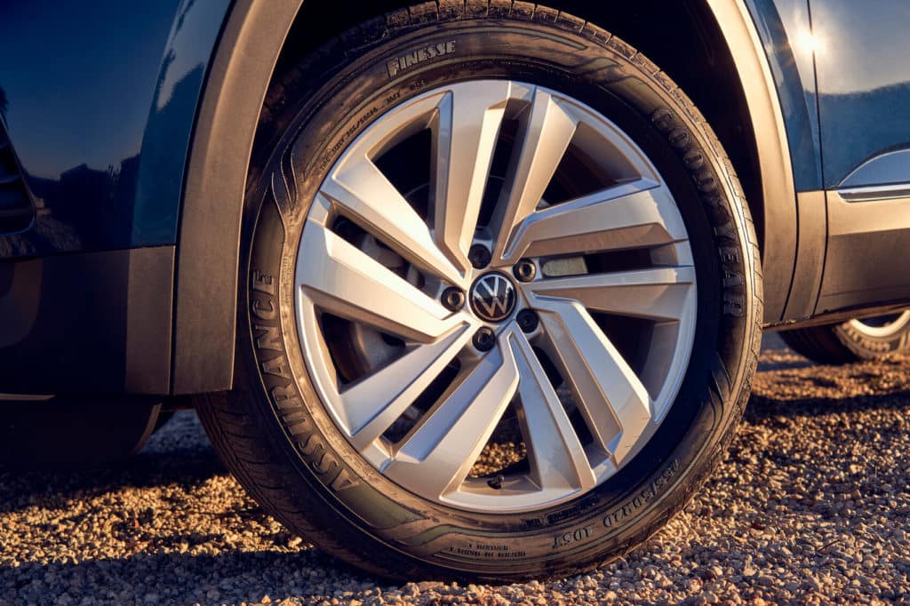 What Tires Come Standard on Vw Atlas?
