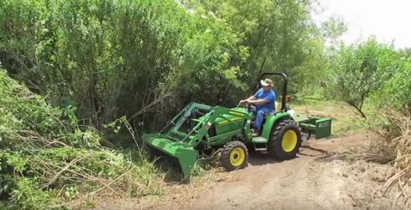 How to Clear Land With a Tractor