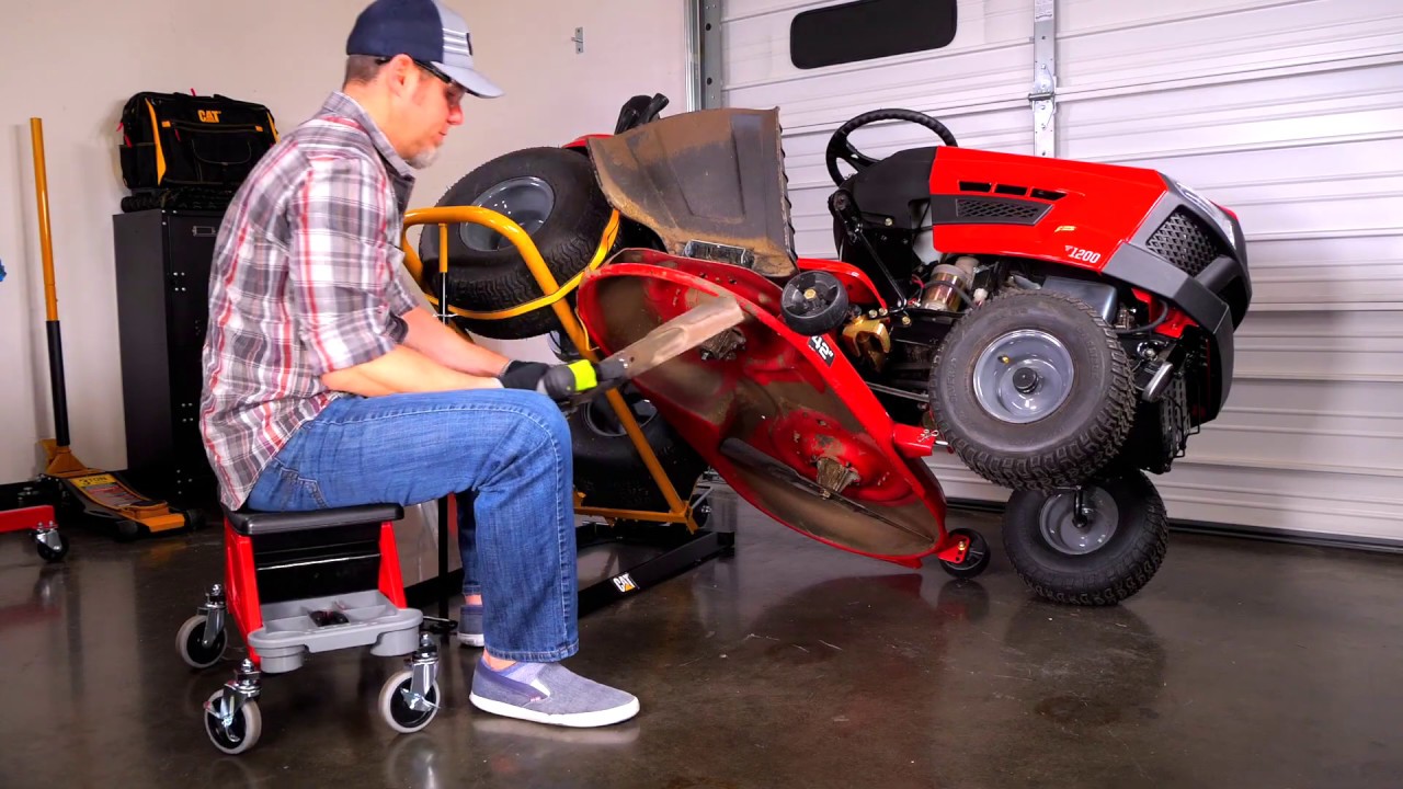 How to Jack Up a Lawn Tractor